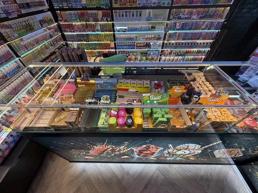 The glass counter — papers, cones and accessories